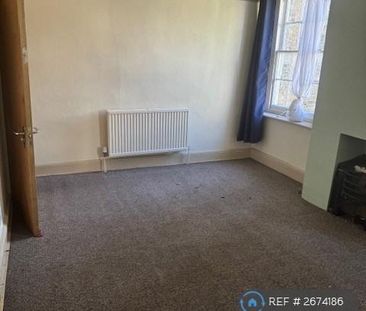 3 bedroom flat to rent - Photo 3