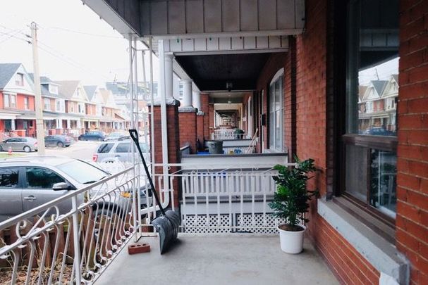 For Lease - 72 Somerset Avenue Unit# Upper Bedroom 2, Hamilton, Ontario - Photo 1