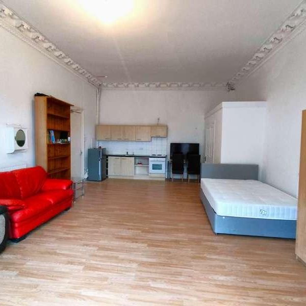 Kelvin Drive, West End, Glasgow, G20 - Photo 1