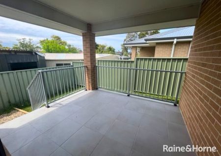 Modern 4-Bedroom Duplex in Convenient Nowra Location - Photo 2