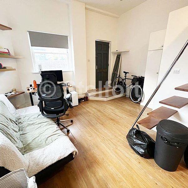 Studio to rent - Photo 1