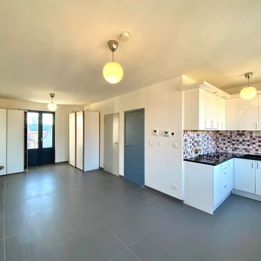 Studio met balkon op ideale locatie vlakbij Marnixplein. - Photo 1
