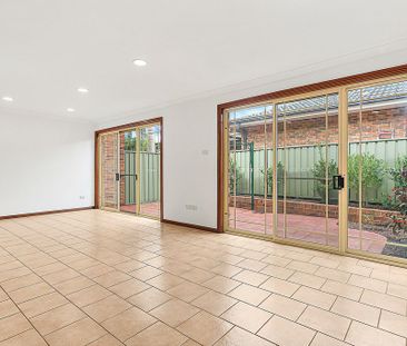 Freshly Updated Townhouse in a Highly Sought-After Figtree Location - Photo 1