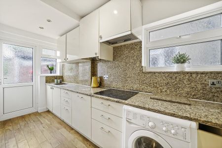 1 bedroom in a house share to rent - Photo 3