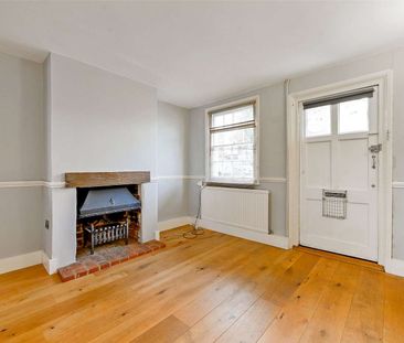 Charming two bedroom property located in the heart of Henley-on-Thames - Photo 6