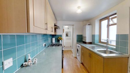 4 bedroom terraced house to rent - Photo 5