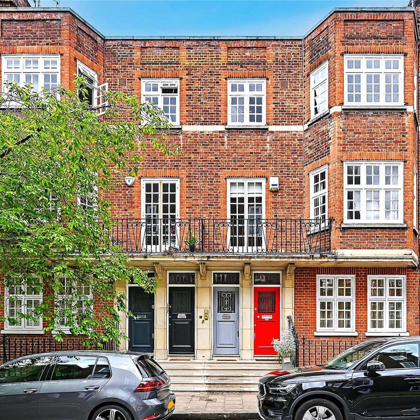 Rarely available, beautifully appointed 3 bedroom maisonette in this wonderful location, just off Marylebone High Street - Photo 1