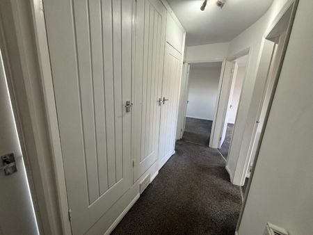 2 bedroom Flat To Let - Photo 2