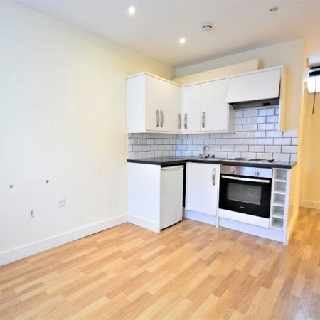 Studio flat to rent on - Photo 3