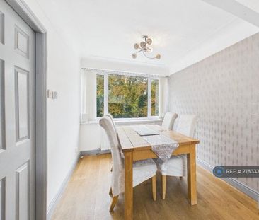 3 bedroom semi-detached house to rent - Photo 4