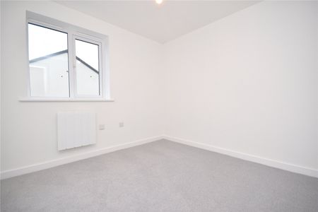 1, Howley Avenue, Churwell, Leeds, LS27 7FW - Photo 4