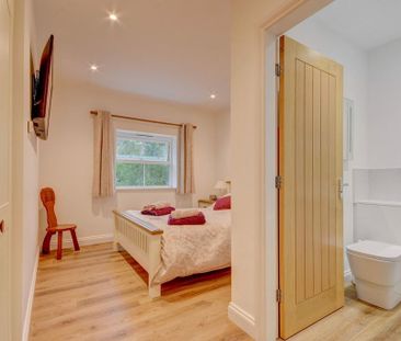 2 bedroom detached bungalow to rent - Photo 5