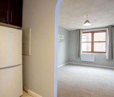 Vine Court, Brewhouse Yard, Gravesend, Kent, DA12 - Photo 3