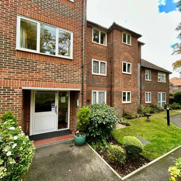 Meadsview Court, Farnborough - 1 bedroomProperty for lettings - Seymours - Photo 2