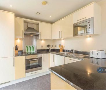 1 bedroom in a flat share to rent - Photo 3