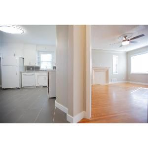 2 Bed 1 Bath Top Floor House Parkdale Edmonton - Photo 2