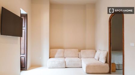 2 room luxury Flat for rent in Valencia - Photo 3