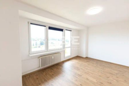 Světlý byt 2+kk s balkonem a krásným výhledem | Bruntál - Photo 3