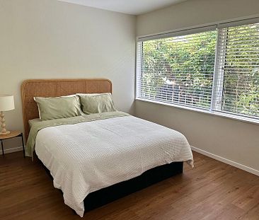 Three-bedroom Beauty - Photo 2