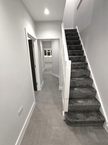 5 bedroom semi-detached house to rent - Photo 3