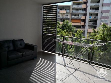 Spacious and Furnished Apartment - Photo 3