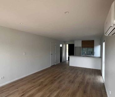 Near new 3 bedroom 2.5 bathroom on Divich - Photo 5