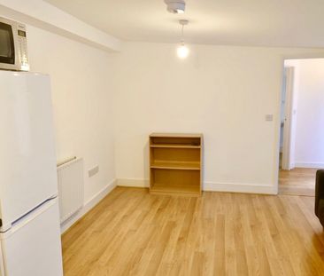 1 Bed Flat, Lee High Road, SE13 - Photo 4