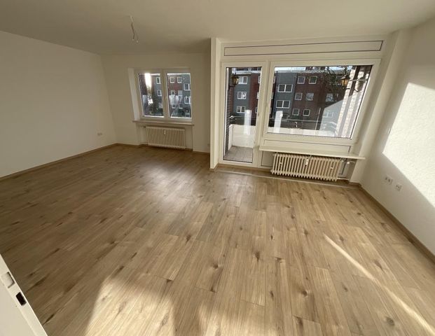 Bereits modernisierte 3-ZKB-Balkonwohohnung in gepflegtem Haus im Europaviertel zu vermieten! - Photo 1