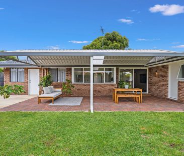 Coastal Luxury in a Quiet Cul-de-Sac - Direct Walkway Access to the... - Photo 6