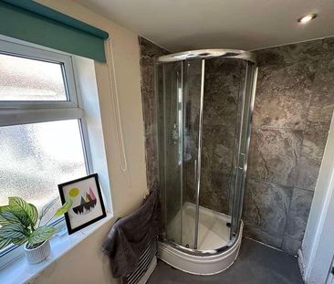 Modern Bedroom Bathroom House, LN5 - Photo 5