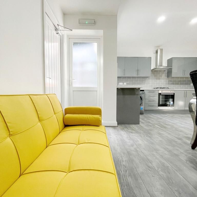 6 bedroom property to rent - Photo 1