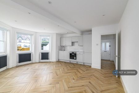 2 bedroom flat to rent - Photo 2