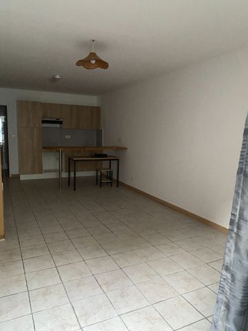 Appartement 1 pièces 33m2 MARSEILLE 4EME 550 euros - Photo 2