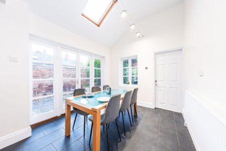 6 bedroom terraced house to rent - Photo 2