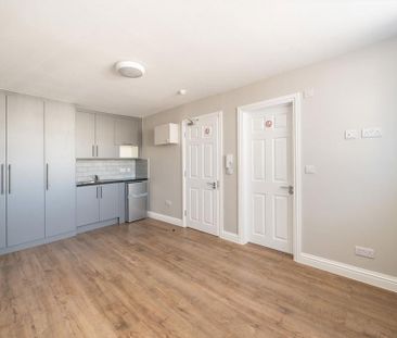 Studio to rent - Photo 2