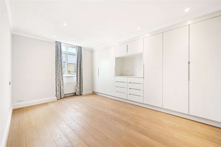 Top floor apartment, situated in a well maintained mansion building moments from Hyde Park. - Photo 5