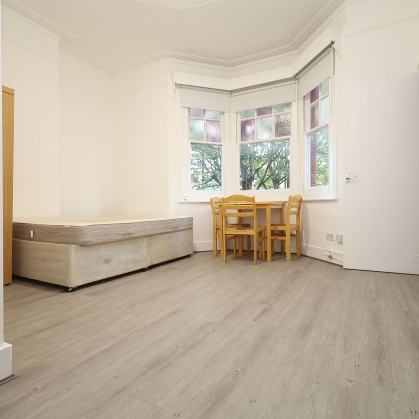 Studio Flat, Ferme Park Road, N8 - Photo 1