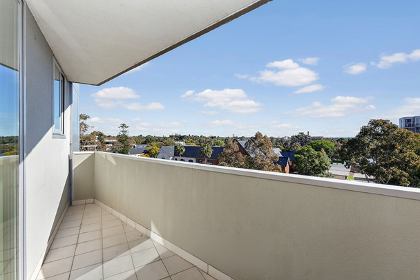 MODERN & SPACIOUS APARTMENT IN THE HEART OF BURWOOD - Photo 1
