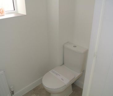 3 bedroom semi-detached house to rent - Photo 6