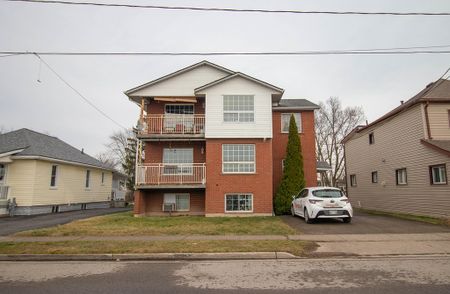 Bright & Updated 2-Bedroom Unit with Parking - Photo 3