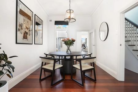 Grand 4 bed terrace in blue ribbon location - Photo 5