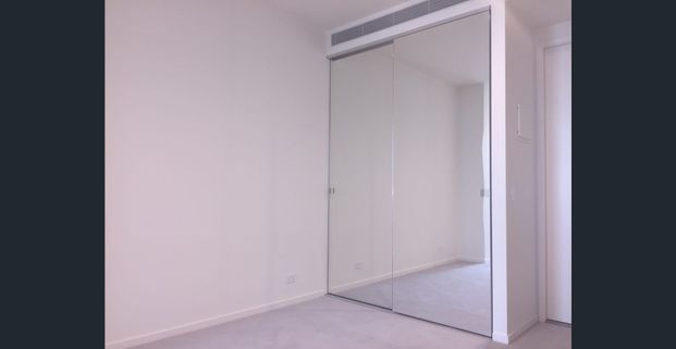 Walking Distance from Flinders Station-1 Bed 1 Bath Apartment! - Photo 1