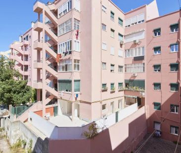 Room in a shared 6-bedroom apartment for rent in Lisbon. - Foto 5