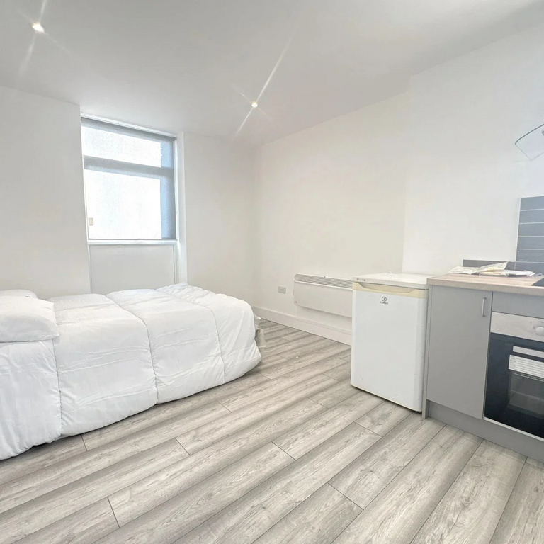 Studio to rent - Photo 1