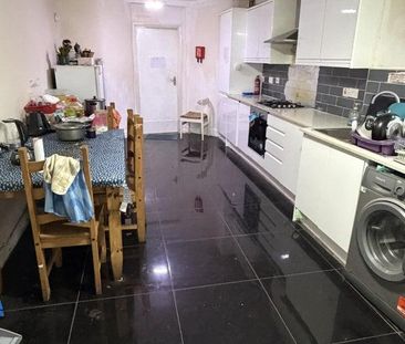 1 bedroom in a house share to rent - Photo 2