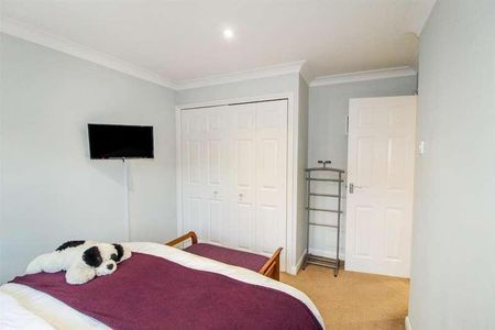 Trafalgar Road, Horsham, RH12 - Photo 5