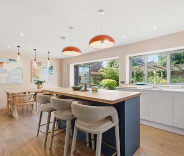 Immaculate modern house in sought after coastal location - Photo 3