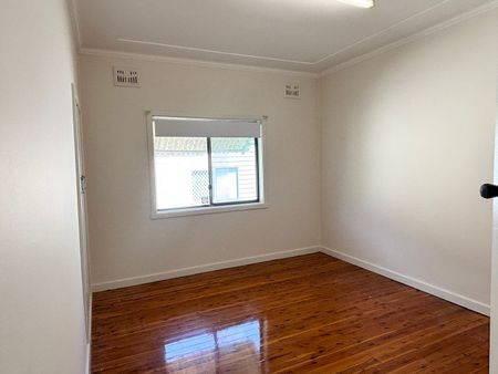 Old School Charm! - Photo 5