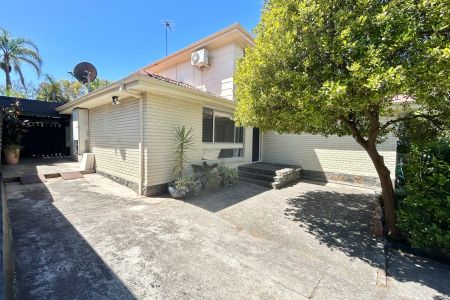 “Beautifully renovated double-storey home perfect for growing families” - Photo 2