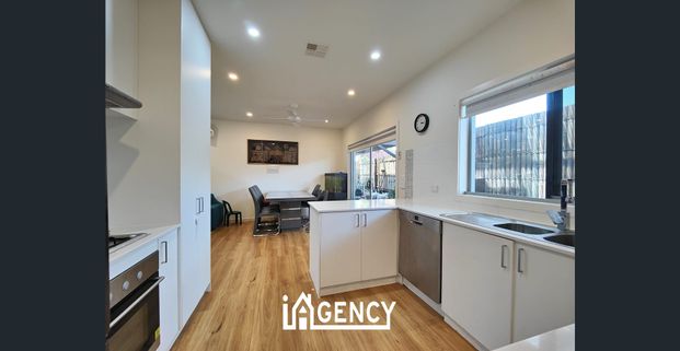 MODERN LIVING WITH STYLE, COMFORT & INTELLIGENT DESIGN! - Photo 1